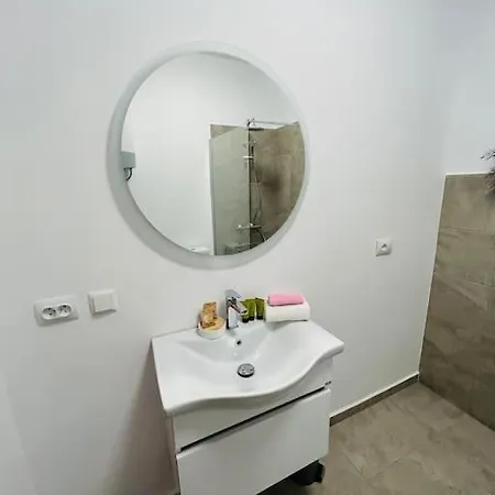 Orange Ap. 2 Bed- Centre !